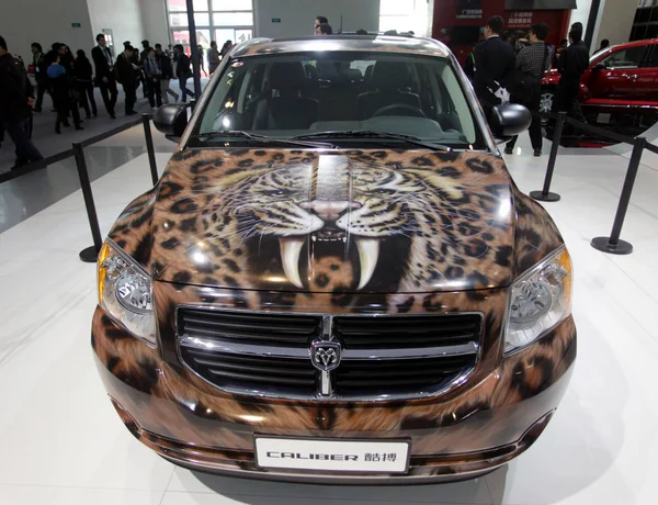 2010年4月24日 在中国北京举行的车展上展出了克莱斯勒的道奇机芯 — 图库照片