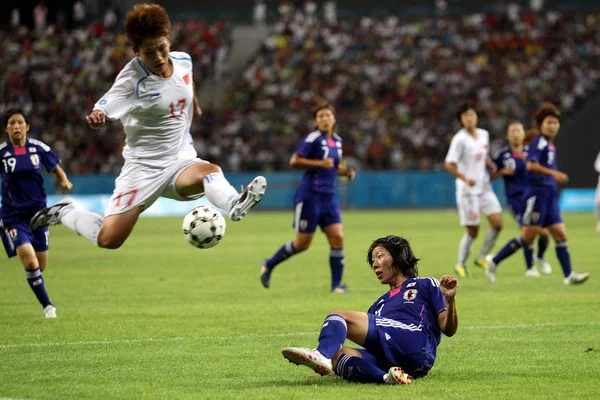 Chinas Football Player Pang Fengyue Controls Ball Match Japan Womens — Stock Photo, Image