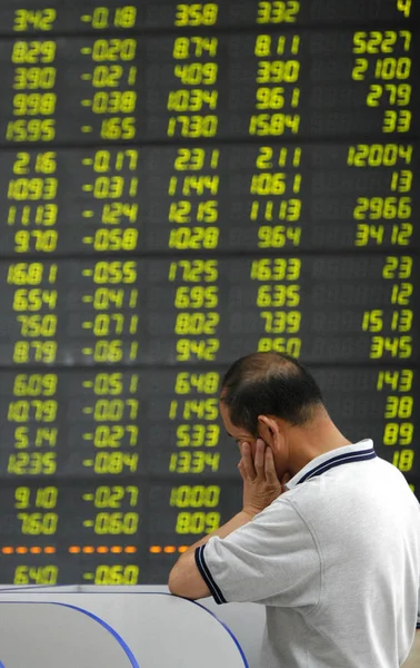 Kínai Befektetők Néz Osztozik Zöld Alá Tartozó Részvénykereskedelmi House Ban — Stock Fotó