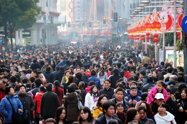 File Tourists Local Residents Crowd Nanjing Road Shopping Street Spring — ストック写真