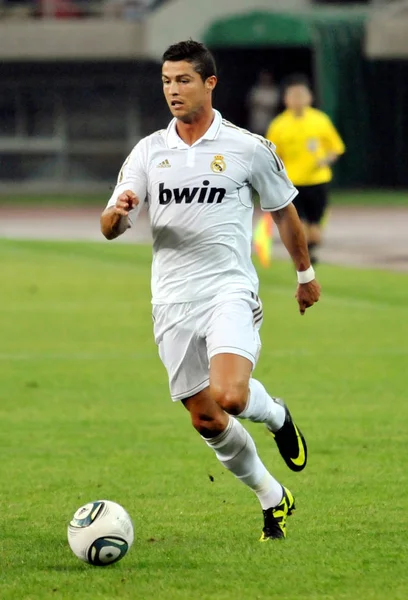 Cristiano Ronaldo Real Madrid Dribbles Tianjin Teda Elleni Barátságos Labdarúgó — Stock Fotó