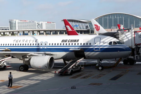 Самолеты Air China Shanghai Airlines File Jet Представлены Шанхайском Международном — стоковое фото