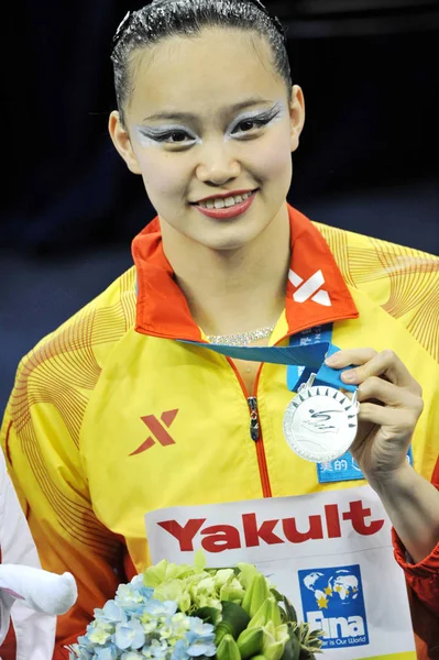 Médaillée Argent Huang Xuechen Chine Montre Médaille Lors Cérémonie Remise — Photo