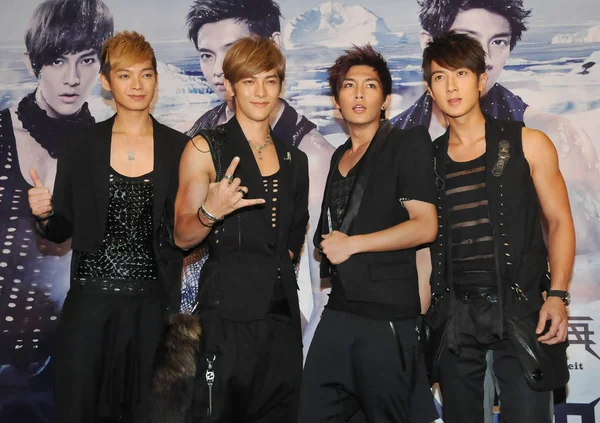 Banda Taiwanesa Grupo Música Pop Fahrenheit Posa Para Fotos Durante — Fotografia de Stock