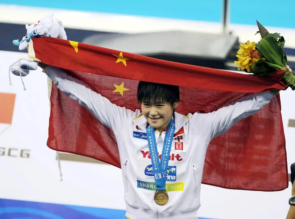 Medaglia Oro Shiwen Della Cina Celebra Dopo Cerimonia Premiazione Donne — Foto Stock