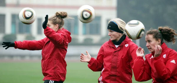 Los Jugadores Fútbol Selección Canadiense Fútbol Femenino Practican Durante Una —  Fotos de Stock