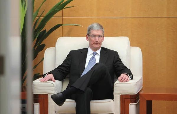 Appels Die Nieuwe Ceo Tim Cook Afgebeeld Tijdens Een Ontmoeting — Stockfoto