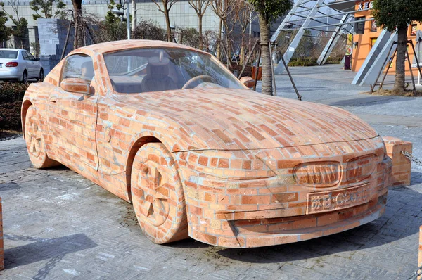 Ein Gemauertes Bmw Des Chinesischen Künstlers Dai Yun Steht Straßenrand — Stockfoto