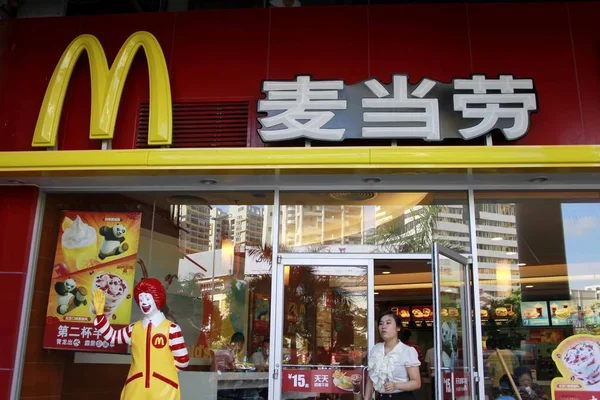 Consumidor Sai Restaurante Mcdonalds Haikou Sul Província Chinas Hainan Julho — Fotografia de Stock