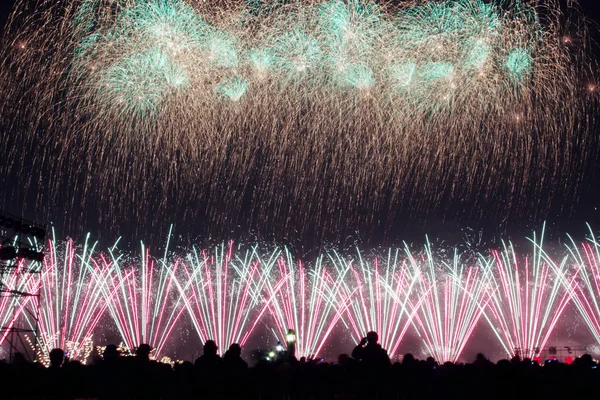 Local Residents Enjoy Fireworks Show Mark Lantern Festival Dalian City — Stock Photo, Image