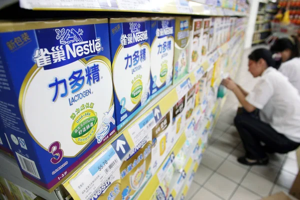 Táskák Nestle Tejpor Eladó Egy Szupermarket Shanghai Kína Július 2011 — Stock Fotó