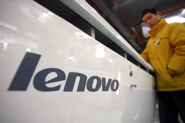 Ein Chinesischer Verkäufer Steht Auf Dem Stand Von Lenovo Einem — Stockfoto