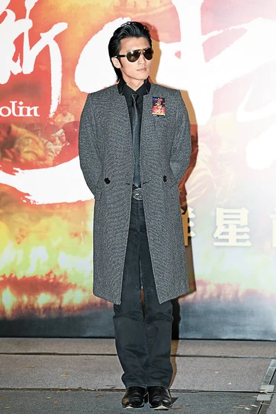 香港歌手兼演员谢志伟出席该片首映式 2011 2011年1月24日 — 图库照片