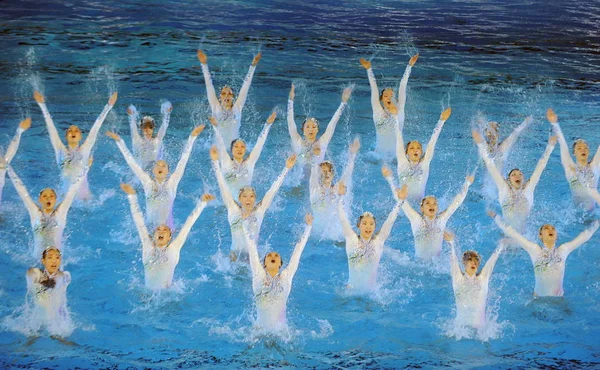 Виконавці Танцюють Під Час Відкриття Репетиції Плавання Чемпіонату Світу Шанхаї — стокове фото