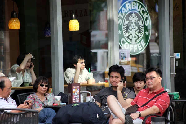 File Les Clients Boivent Café Dans Café Starbucks Shanghai Chine — Photo