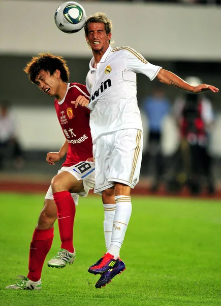 Fabio Coentrao Real Madrid Certo Desafia Chen Jianlong Guangzhou Evergrande — Fotografia de Stock