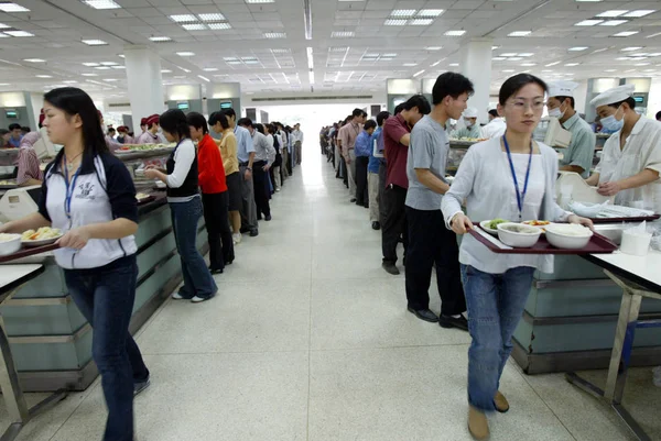 Funcionários Chineses Almoçam Cantine Huawei Huawei Technologies Ltd Shenzhen Sul — Fotografia de Stock