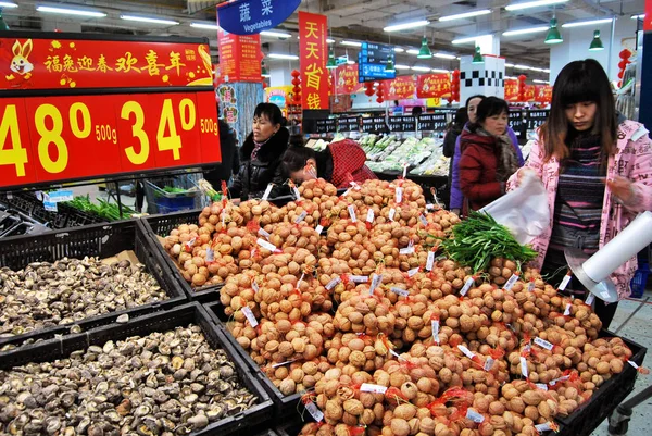 Clientes Chinos Compran Verduras Supermercado Ciudad Chenzhou Provincia Central Chinas — Foto de Stock