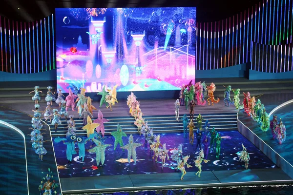 Artyści Wykonują Podczas Ceremonii Zamknięcia Mistrzostwa Świata Fina Odkrytym Basenie — Zdjęcie stockowe
