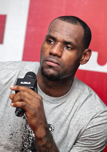 Nba Ster Lebron James Afgebeeld Een Interview Tijdens Zijn Reis — Stockfoto