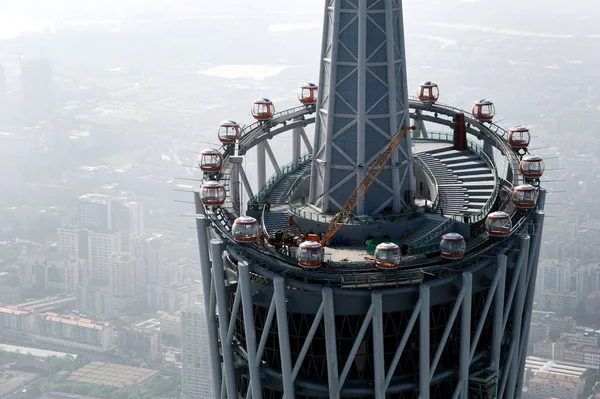 Workers Seen Building Worlds Highest Ferris Wheel Top Canton Tower — Stock Photo, Image