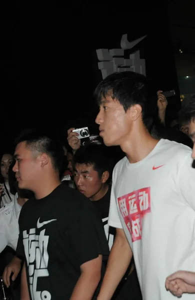 2011年8月18日 在中国上海举行的耐克活动中 可以看到中国的跨栏运动员刘翔 — 图库照片