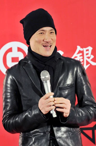 香港歌手张学友出席2011年1月12日在中国广东省南部广州市举行的音乐会新闻发布会 — 图库照片