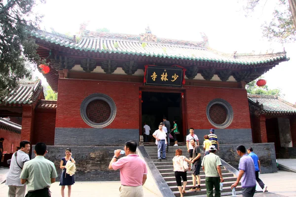 Besucher Vor Dem Shaolin Tempel Auf Dem Songshan Berg Berg — Stockfoto