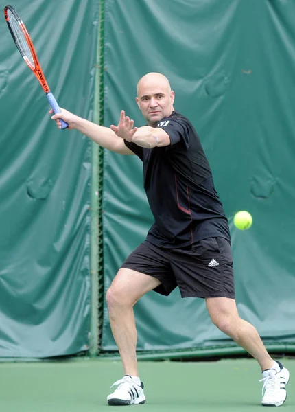 Tenisista Andre Agassi Usa Praktykuje Podczas Sesji Treningowej Dla Wystawy — Zdjęcie stockowe