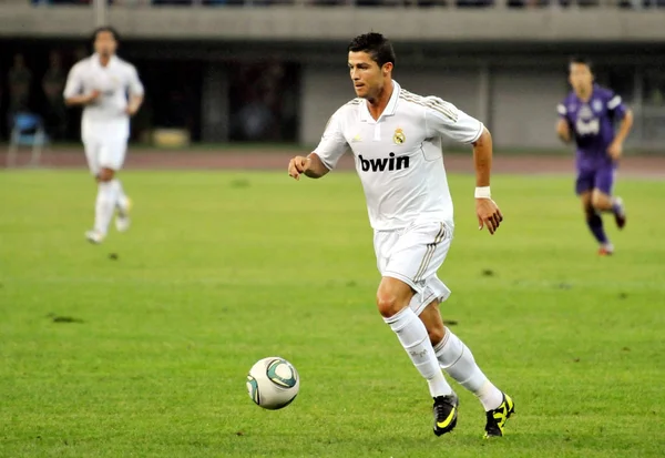 Cristiano Ronaldo Real Madrid Dribbles Tianjin Teda Elleni Barátságos Labdarúgó — Stock Fotó