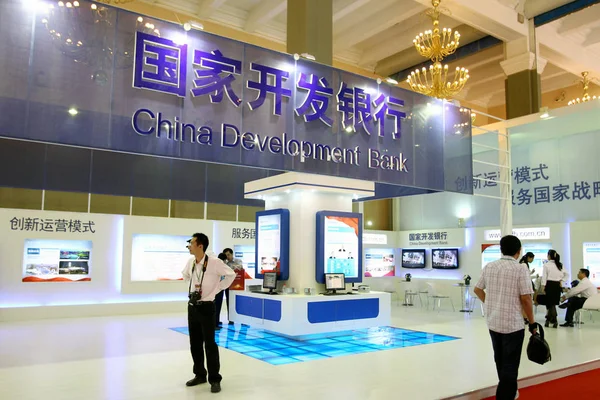 Besökare Ses Montern China Development Bank Utställning Peking Kina September — Stockfoto