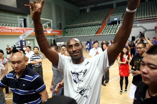 Gwiazda Nba Kobe Bryant Fale Spotkaniu Chińskich Fanów Podczas Swojej — Zdjęcie stockowe