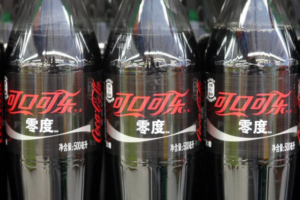 Botellas Coca Cola Zero Están Venta Supermercado Shanghai China Julio —  Fotos de Stock