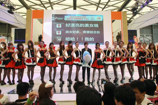 Showgirls São Retratados Durante 9Th China Digital Entertainment Expo Conference — Fotografia de Stock