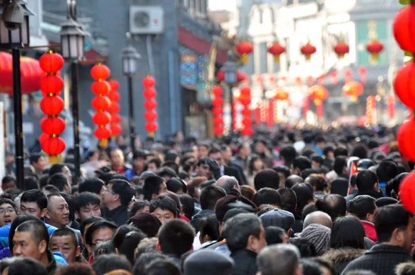 File Turisti Residenti Locali Affollano Qianmen Street Durante Festival Primavera — Foto Stock