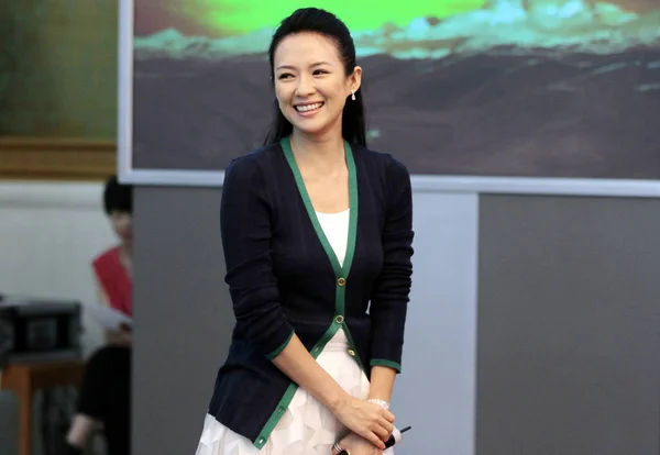 Kinesiska Superstar Zhang Ziyi Belyser Välgörenhetsgala För Att Samla Pengar — Stockfoto