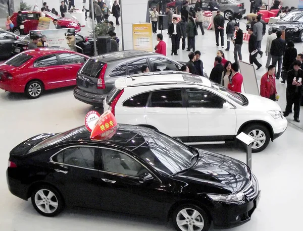 Chinese Car Buyers Look Cars Auto Show Nanjing City East — Stock Photo, Image