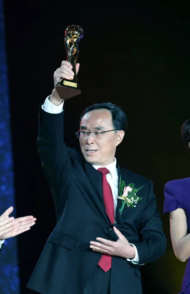Chang Xiaobing Presidente China Unicom Ostenta Trofeo Del Premio Anual —  Fotos de Stock