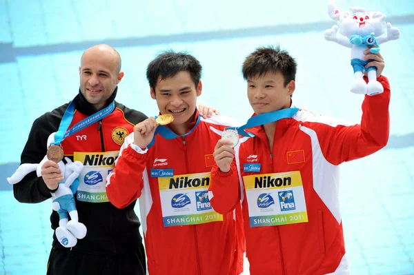 Fra Venstre Bronze Medaljevinder Pavlo Rozenberg Tyskland Kinas Guldmedaljevinder Shixin - Stock-foto