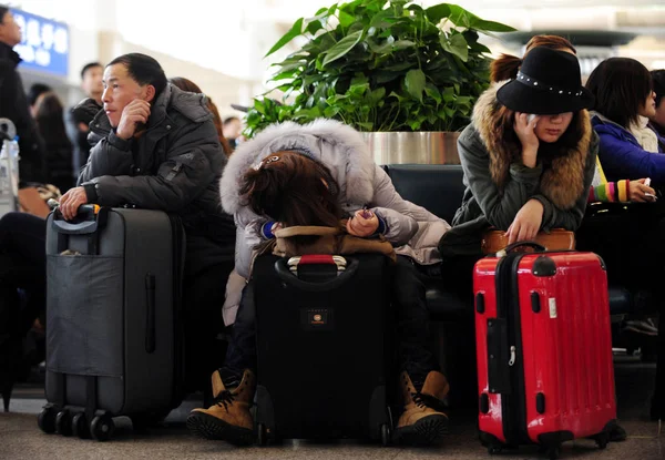 Passageiros Chineses Esperam Depois Que Seus Voos Foram Adiados Cancelados — Fotografia de Stock