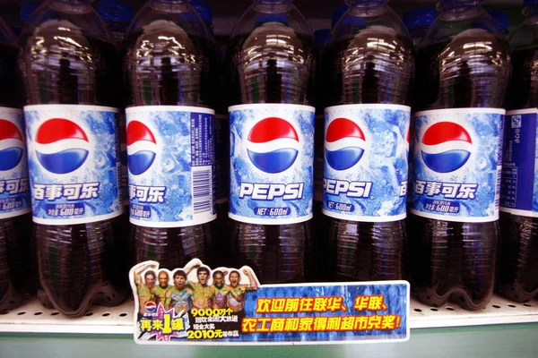 Láhve Pepsi Cola Prodávají Supermarketu Šanghaji Číně Července 2010 — Stock fotografie