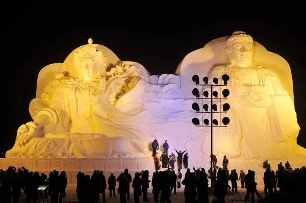 Látogatók Nézz Készült Buddha Szobrok Során Harbin International Jég Fesztivál — Stock Fotó