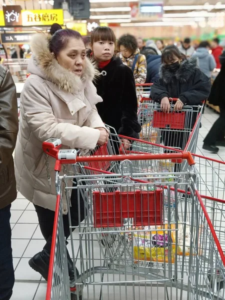 Clientes Chinos Compran Supermercado Durante Año Nuevo Lunar Chino También —  Fotos de Stock