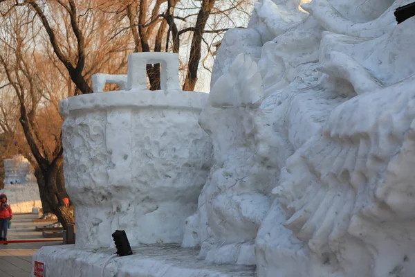 Тающая Ледяная Скульптура Выставлена Парке Южного Озера Городе Чанчунь Провинция — стоковое фото