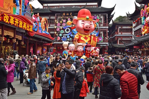 Turistas Lotam Jardim Jardim Yuyuan Feira Lanternas Durante Ano Novo — Fotografia de Stock