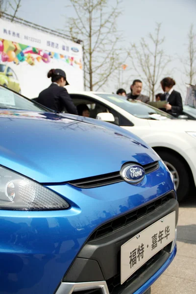 Návštěvníci Při Automatickém Představení Městě Qingdao Východní Chinas Shandon2011 — Stock fotografie