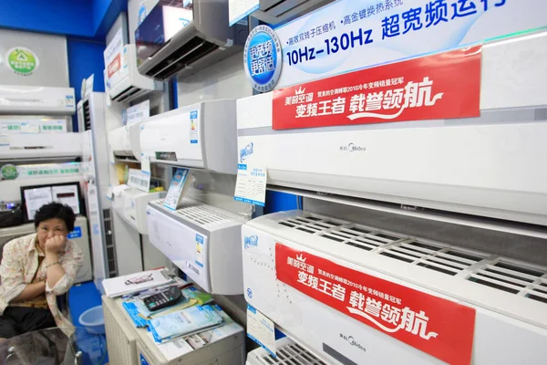 Midea Luftkonditioneringsanläggningar Till Salu Vitvaror Butik Shanghai Kina Augusti 2011 — Stockfoto