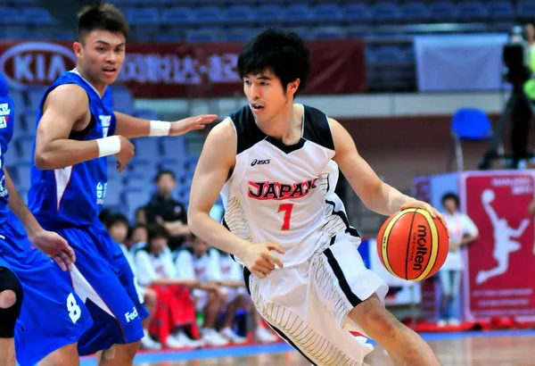 Takumi Ishizaki Japón Derecha Trata Romper Través Los Jugadores China — Foto de Stock