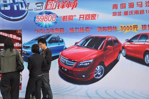 Návštěvníci Jsou Viděni Stánku Společnosti Byd Během Automatické Show Qingdao — Stock fotografie