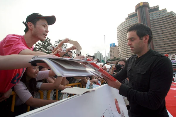 English Snooker Player Ronnie Osullivan Signs Fans Red Carpet Show — Stock Photo, Image